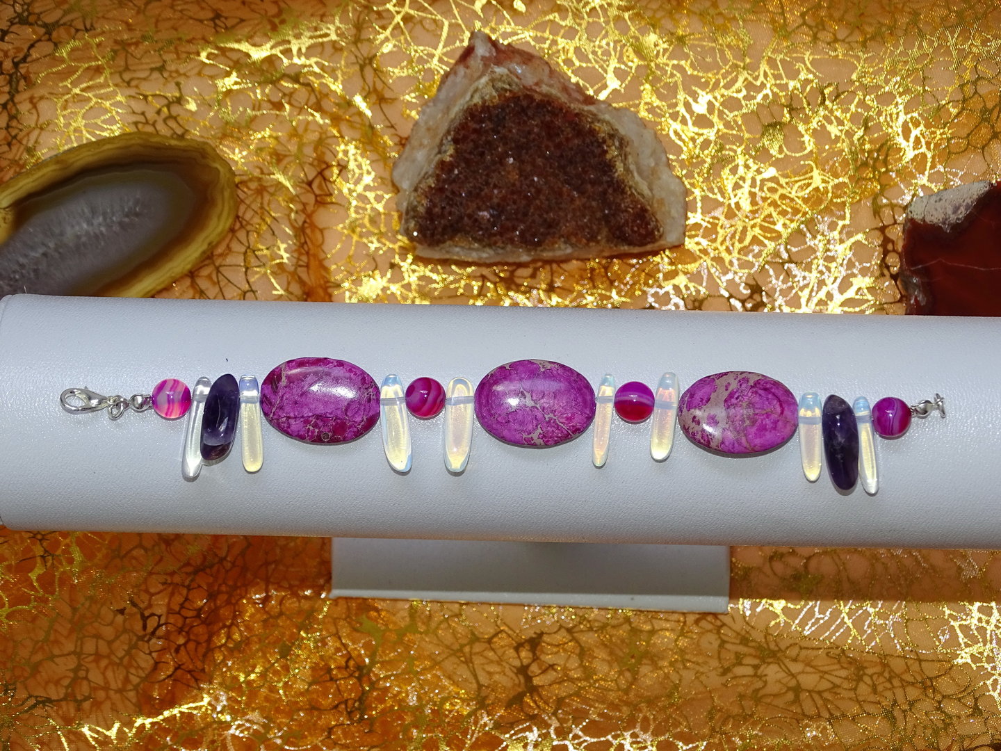 Edelsteinarmband aus White Opal, Amethyst, Jaspis und Achat - Unikat