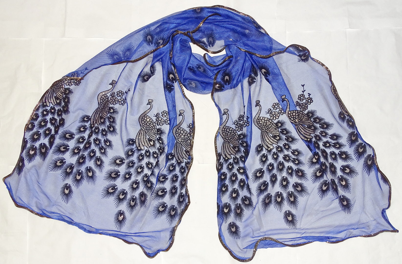 Eleganter blauer Schmuckschal mit Pfauen-Muster