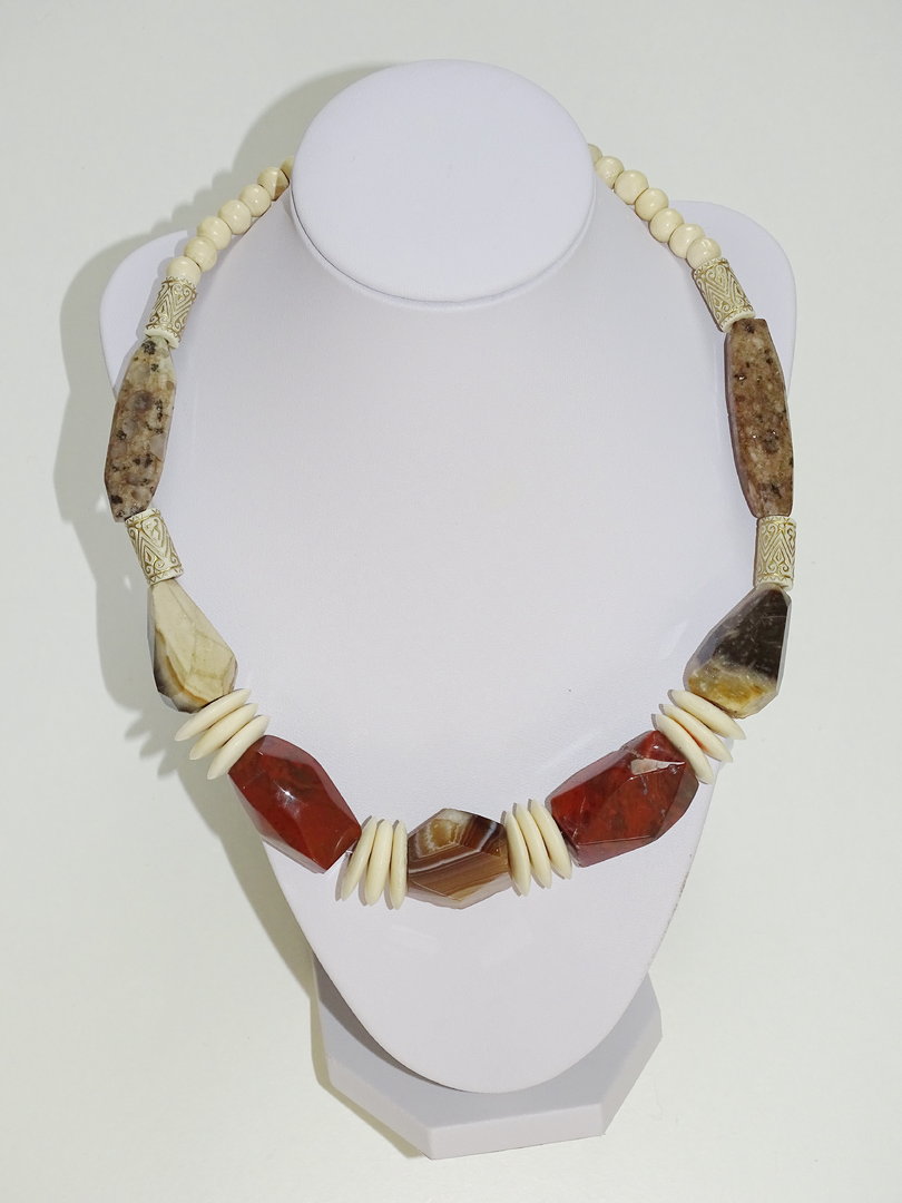 Edelsteinkette aus Achat, rotem Jaspis und Holz - Unikat