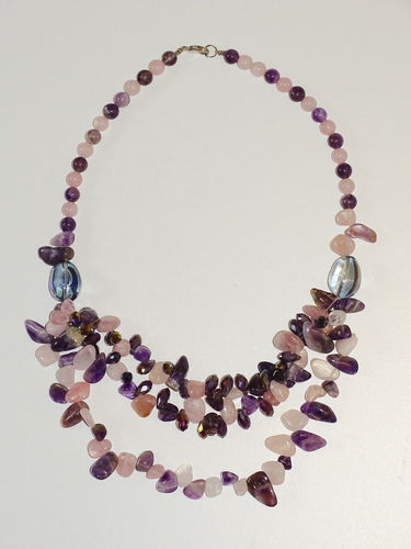 Edelsteinkette aus Amethyst, Rosenquarz und Glas-Perlen - Unikat