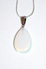 Silberkette mit tropfenförmigem weißem Opal