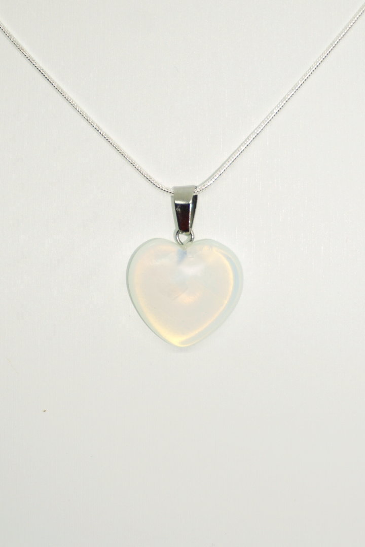 Silberkette mit Herz aus weißem Opal